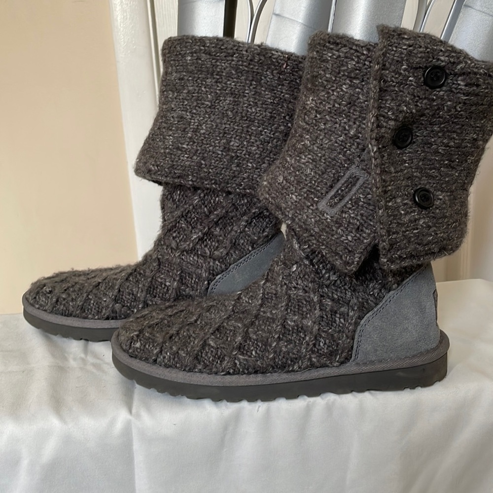 UGG gray knit boots size 7